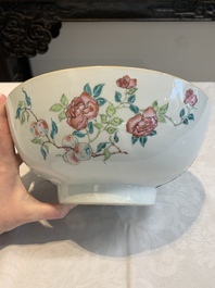 A rare Chinese famille rose 'Scotsmen' bowl, Qianlong, ca. 1745