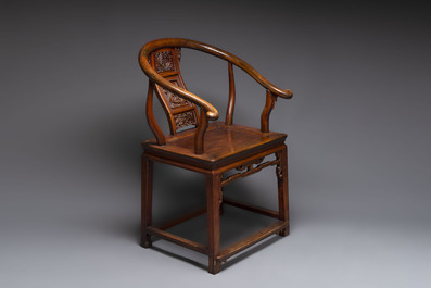 A pair of Chinese wooden 'horseshoe' chairs, 19/20th C.