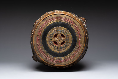 A Chinese gilt-lacquered drum-shaped stool, 19th C.
