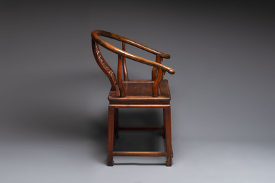 A pair of Chinese wooden 'horseshoe' chairs, 19/20th C.