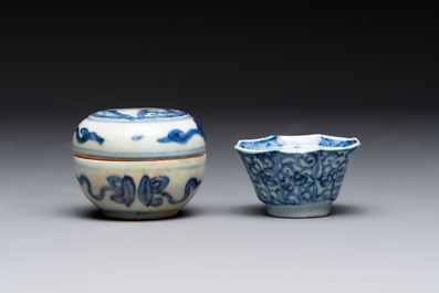 16 Chinese blue and white wares, Ming/Qing