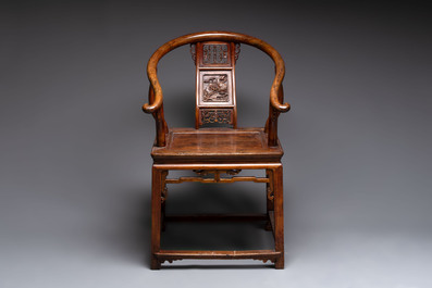 A pair of Chinese wooden 'horseshoe' chairs, 19/20th C.
