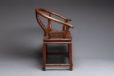 A pair of Chinese wooden 'horseshoe' chairs, 19/20th C.