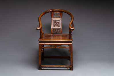 A pair of Chinese wooden 'horseshoe' chairs, 19/20th C.