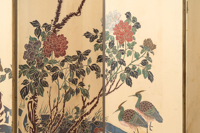 A Chinese polychrome lacquered wooden eight-panel folding screen with a pond scene, 19/20th C.