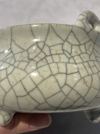 A Chinese ge-type tripod censer, 18/19th C.