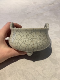 A Chinese ge-type tripod censer, 18/19th C.