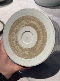 A large Chinese blue and white 'Li Jing Qu Qi 李靖娶妻' brush pot, 19th C.