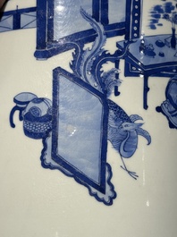 A large Chinese blue and white 'Li Jing Qu Qi 李靖娶妻' brush pot, 19th C.