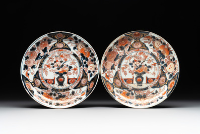 A collection of 22 Japanese Imari wares, 17/19th C.