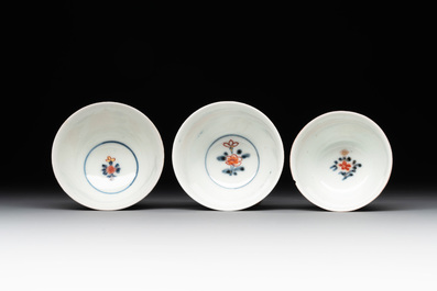 A collection of 22 Japanese Imari wares, 17/19th C.