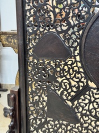 A large Chinese openworked wooden screen with famille verte and famille rose plaques, 18/19th C.