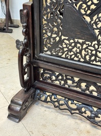 A large Chinese openworked wooden screen with famille verte and famille rose plaques, 18/19th C.