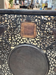 A large Chinese openworked wooden screen with famille verte and famille rose plaques, 18/19th C.