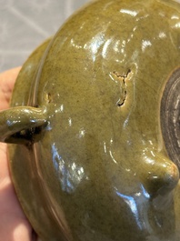 A Chinese ge-type bowl, a lingzhi-shaped flamb&eacute;-glazed vase and an olive-green-glazed censer, 19th C.