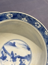 Two Chinese blue and white 'klapmuts' bowls with narrative design, Kangxi