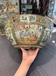 A Chinese Canton famille rose covered vase and two bowls, 19th C.