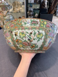 A Chinese Canton famille rose covered vase and two bowls, 19th C.
