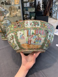 A Chinese Canton famille rose covered vase and two bowls, 19th C.