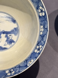Two Chinese blue and white 'klapmuts' bowls with narrative design, Kangxi