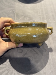 A Chinese ge-type bowl, a lingzhi-shaped flamb&eacute;-glazed vase and an olive-green-glazed censer, 19th C.