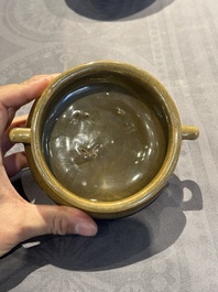 A Chinese ge-type bowl, a lingzhi-shaped flamb&eacute;-glazed vase and an olive-green-glazed censer, 19th C.