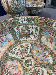 A Chinese Canton famille rose covered vase and two bowls, 19th C.