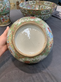 A Chinese Canton famille rose covered vase and two bowls, 19th C.