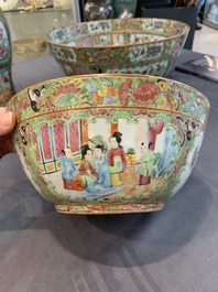 A Chinese Canton famille rose covered vase and two bowls, 19th C.