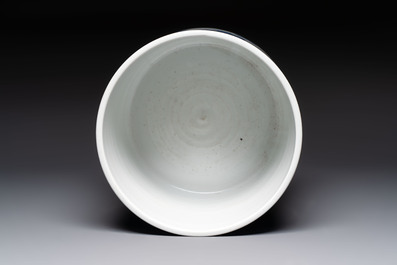 A large Chinese blue and white 'Li Jing Qu Qi 李靖娶妻' brush pot, 19th C.