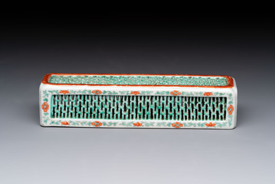 A Chinese iron-red and green-enamelled reticulated incense stick holder, 19th C.