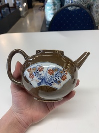 A collection of nine Chinese blue, white and famille rose wares, 18/19th C.