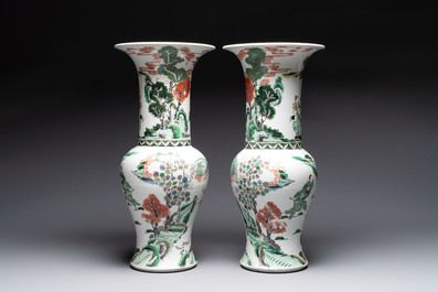 A pair of Chinese famille verte 'yenyen' 'Zhong Kui 鐘馗' vases, 19th C.