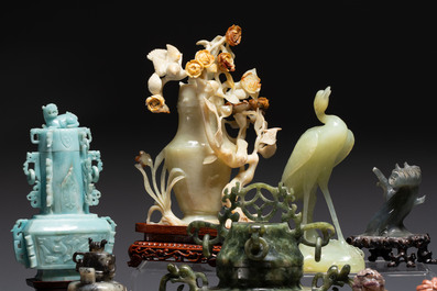 A collection of 26 Chinese jadeite, rock crystal, turquoise, agate and other hardstone carvings, 19/20th C.