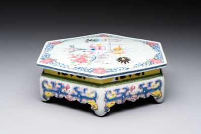 A Chinese famille rose hexagonal stand with antiquities, Yongzheng/Qianlong