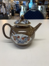 A collection of nine Chinese blue, white and famille rose wares, 18/19th C.
