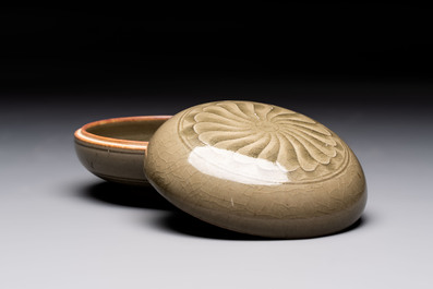 A pair of white-glazed oil lamps, a Longquan celadon vase and Yaozhou celadon box and cover, Ming/Qing