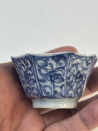 16 Chinese blue and white wares, Ming/Qing