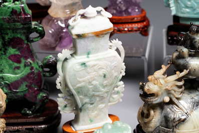 A collection of 26 Chinese jadeite, rock crystal, turquoise, agate and other hardstone carvings, 19/20th C.