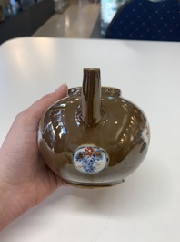 A collection of nine Chinese blue, white and famille rose wares, 18/19th C.