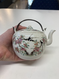 A collection of nine Chinese blue, white and famille rose wares, 18/19th C.