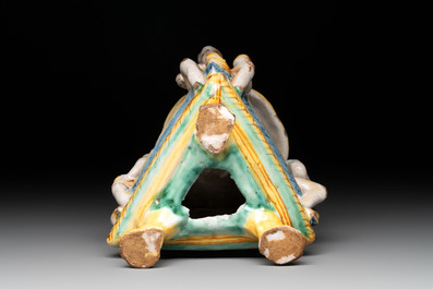 An Italian maiolica triangular salt with winged cherubs, Deruta, 17th C.