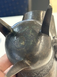 A Chinese archaistic bronze ritual wine vessel, 'jue 爵', 17/18th C.