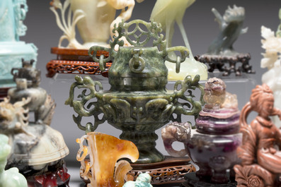 A collection of 26 Chinese jadeite, rock crystal, turquoise, agate and other hardstone carvings, 19/20th C.