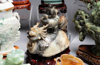 A collection of 26 Chinese jadeite, rock crystal, turquoise, agate and other hardstone carvings, 19/20th C.