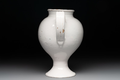 A blue and white Dutch Delft wet drug or syrup jar inscribed 'S. DE MENTHA', early 18th C.