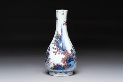 A blue, white and manganese Dutch Delft octagonal chinoiserie bottle vase, 17th C.