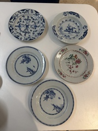 A collection of 22 Chinese blue, white, famille rose and Imari-style wares, 18th C.