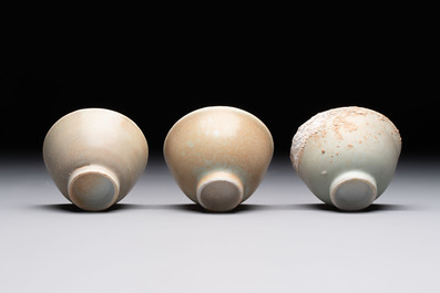 Thirteen Chinese blue and white 'Hatcher Cargo' cups and three celadon-glazed cups, Transitional period