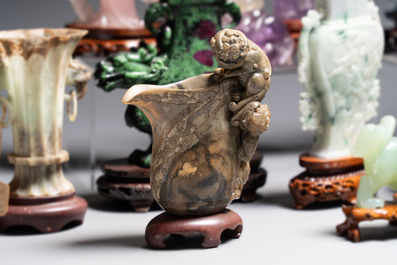 A collection of 26 Chinese jadeite, rock crystal, turquoise, agate and other hardstone carvings, 19/20th C.